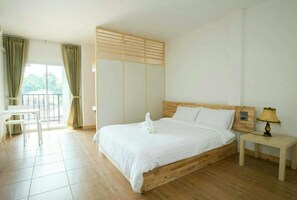 Basic Room | Desk, blackout drapes, free WiFi - Hughomestay Hotel (Ubon Ratchathani)