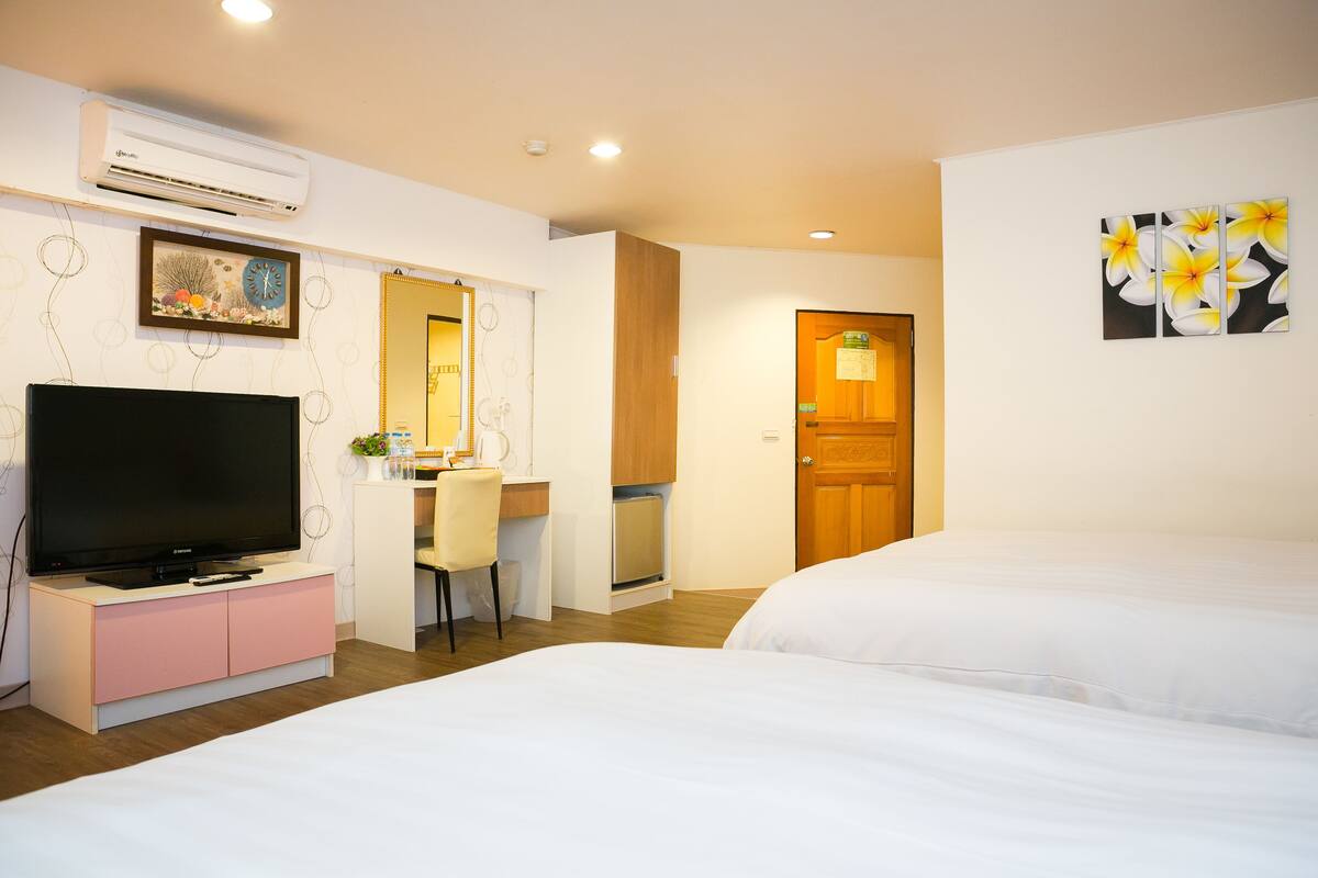 Free WiFi, bed sheets