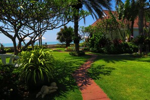 Property grounds - Chomtalay Resort at Had Chaosamran Beach (Ban Laem)