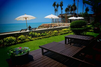 Chomtalay Resort at Had Chaosamran Beach