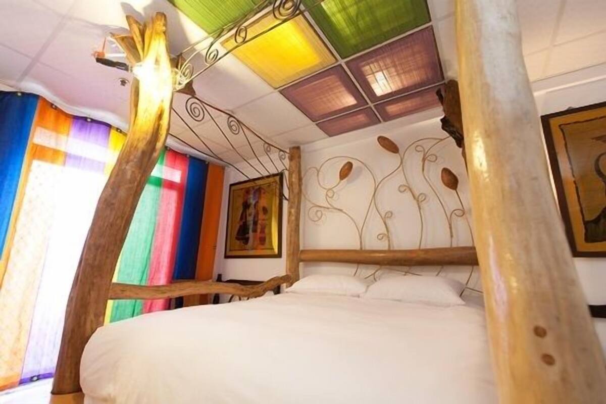 Premium bedding, free WiFi