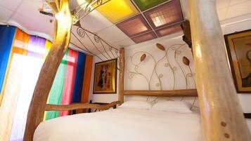 Habitación cuádruple Deluxe | Ropa de cama de alta calidad y wifi gratis
