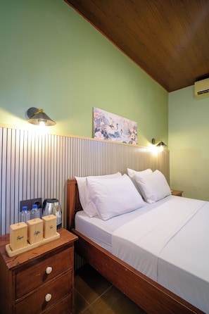 Standard Double Room | Desk, free WiFi, bed sheets