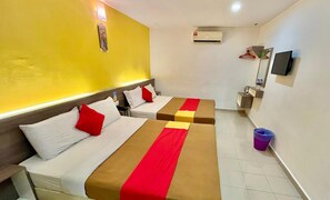 Quarto quádruplo luxo, 2 camas Queen | Wi-Fi de cortesia, roupa de cama