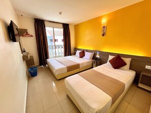 Free WiFi, bed sheets - Yellow Mansion Hotel Melaka Raya (Malacca City)
