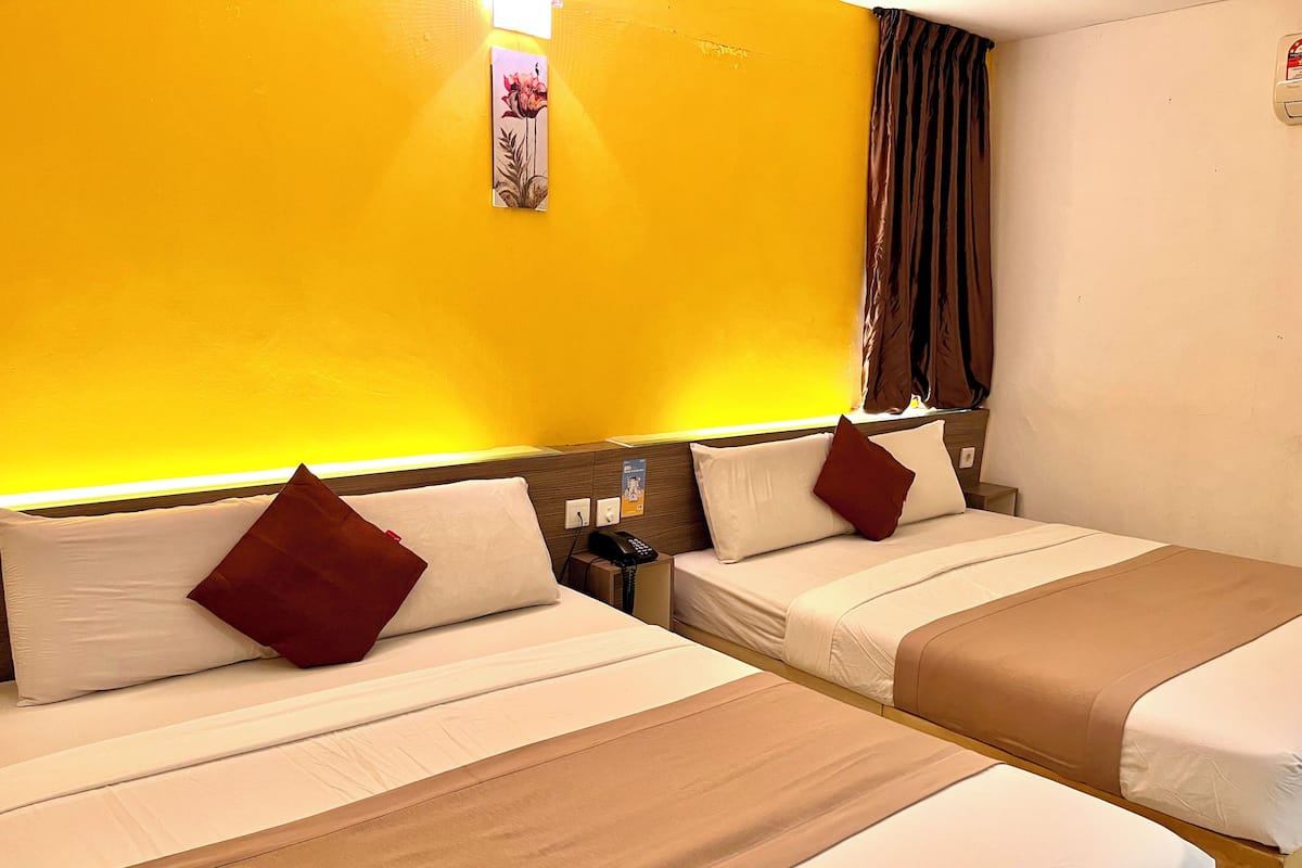 Deluxe Quadruple Room, 2 Queen Beds