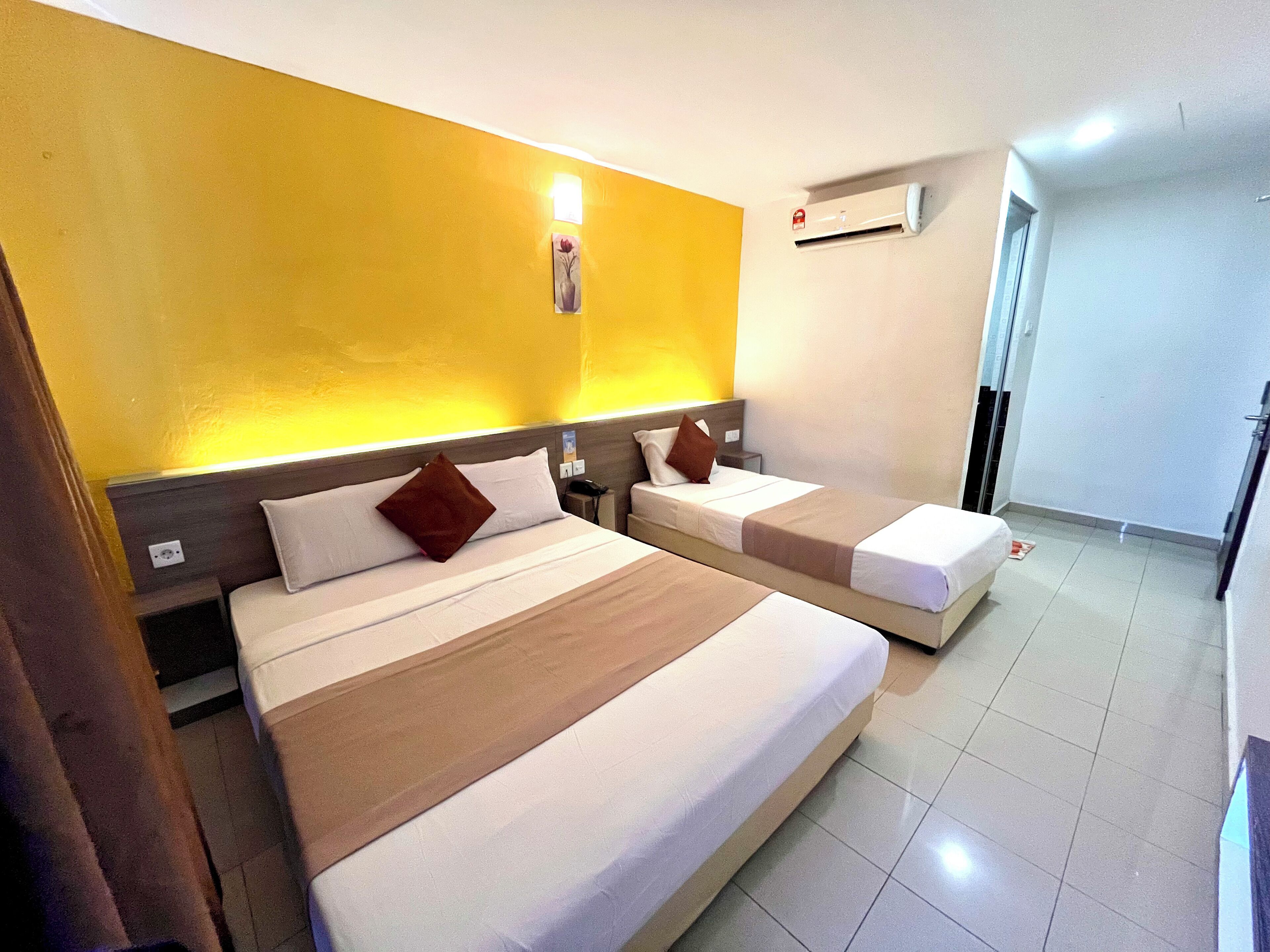 Habitación triple superior | Wifi gratis y ropa de cama 