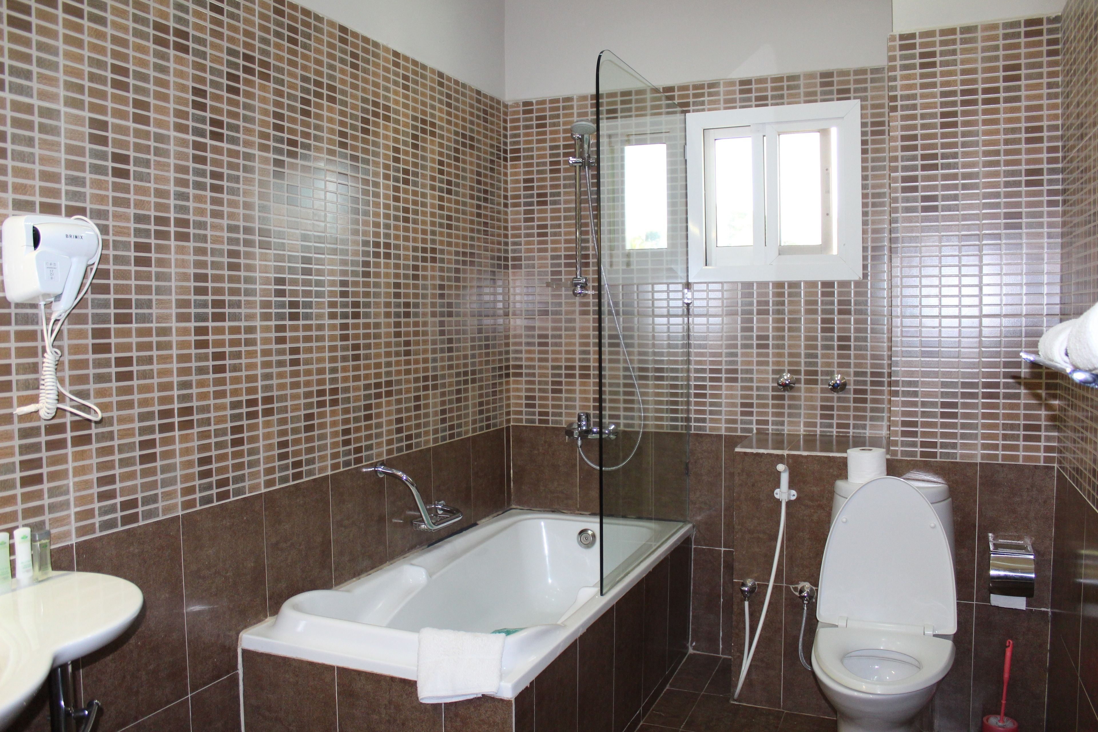 executive room | bathroom | shower, free toiletries, hair dryer, towels
