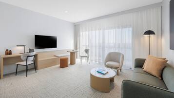 One-bedroom Executive Apartment with Balcony | Living area