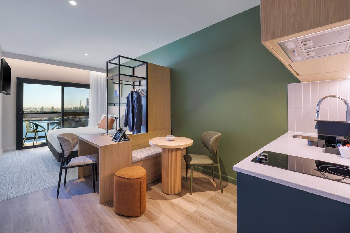 Executive-Studio, Balkon (Apartment) | Minibar, Zimmersafe, Schreibtisch, schallisolierte Zimmer