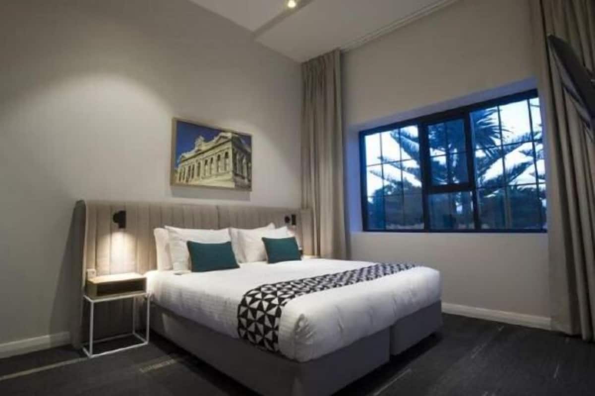 1 bedroom, premium bedding, pillow-top beds, in-room safe