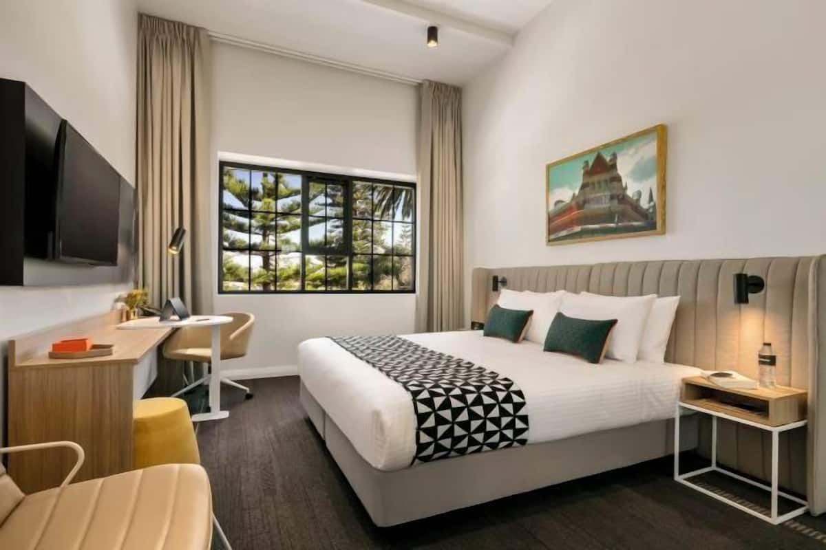1 bedroom, premium bedding, pillow-top beds, in-room safe