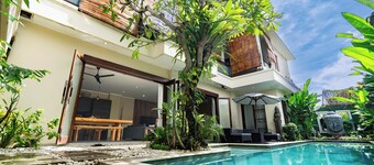 Villa Tepi Sungai