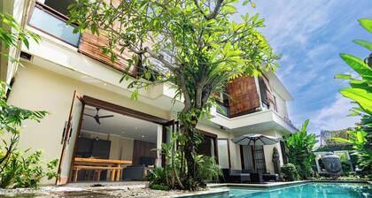 Villa Tepi Sungai