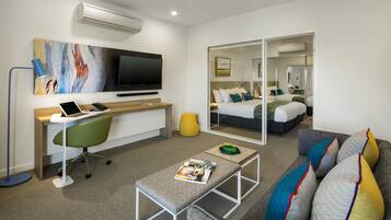 Comfort-lejlighed - 1 soveværelse | Opholdsområde | LED-tv, Netflix