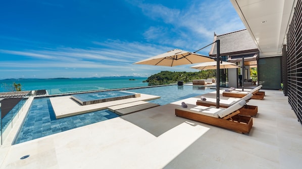 Outdoor pool, pool umbrellas, pool loungers - Villa Amarapura (Pa Klok)