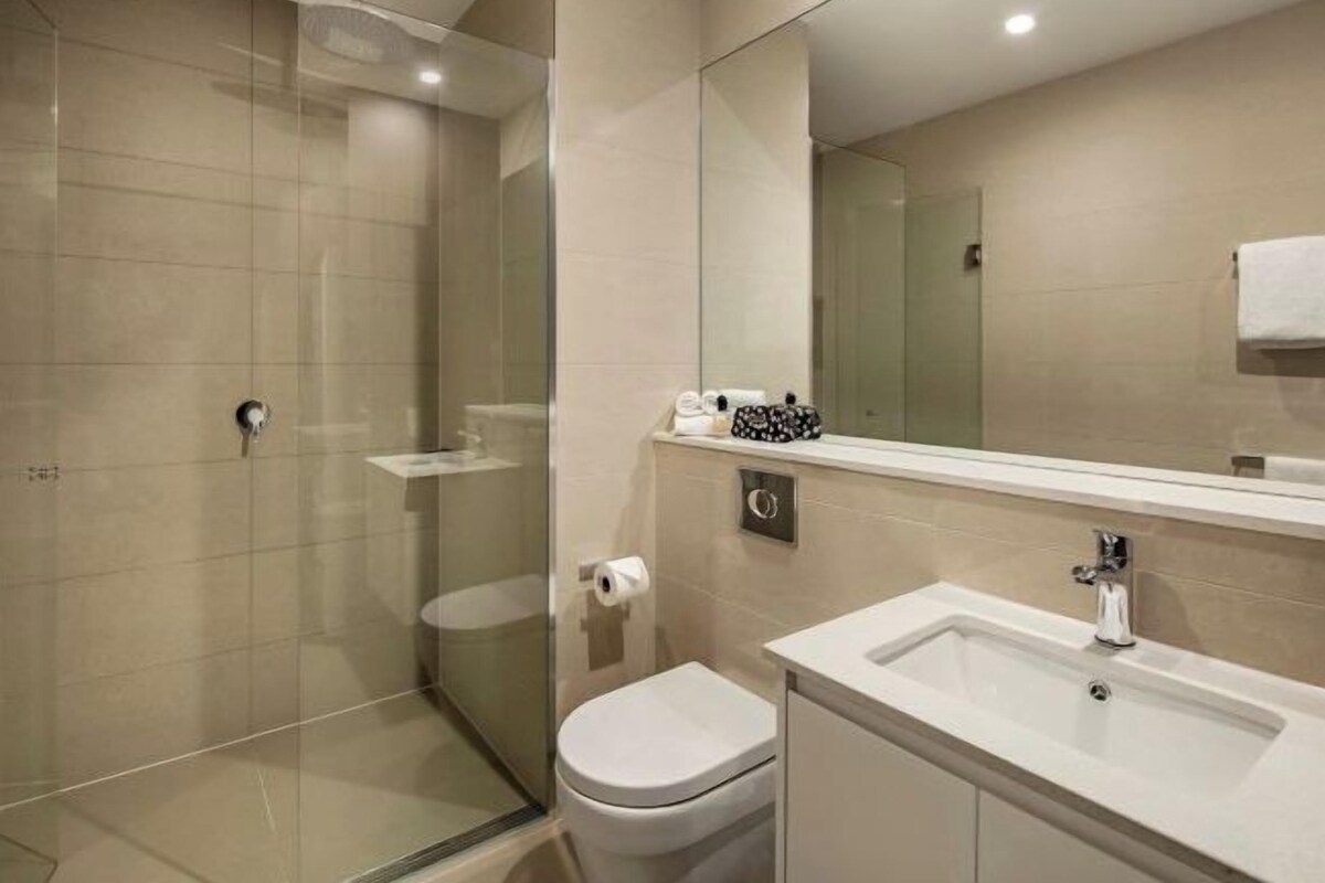 Ducha y bañera combinadas y cabezal de ducha tipo lluvia