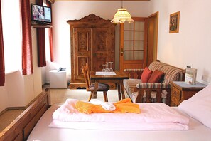 Minibar, cunas gratuitas y camas plegables/adicionales gratuitas