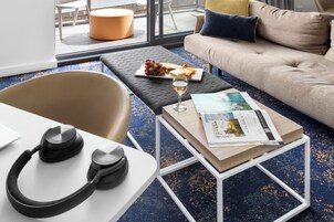 客房内保险箱、办公桌、隔音、熨斗/熨衣板