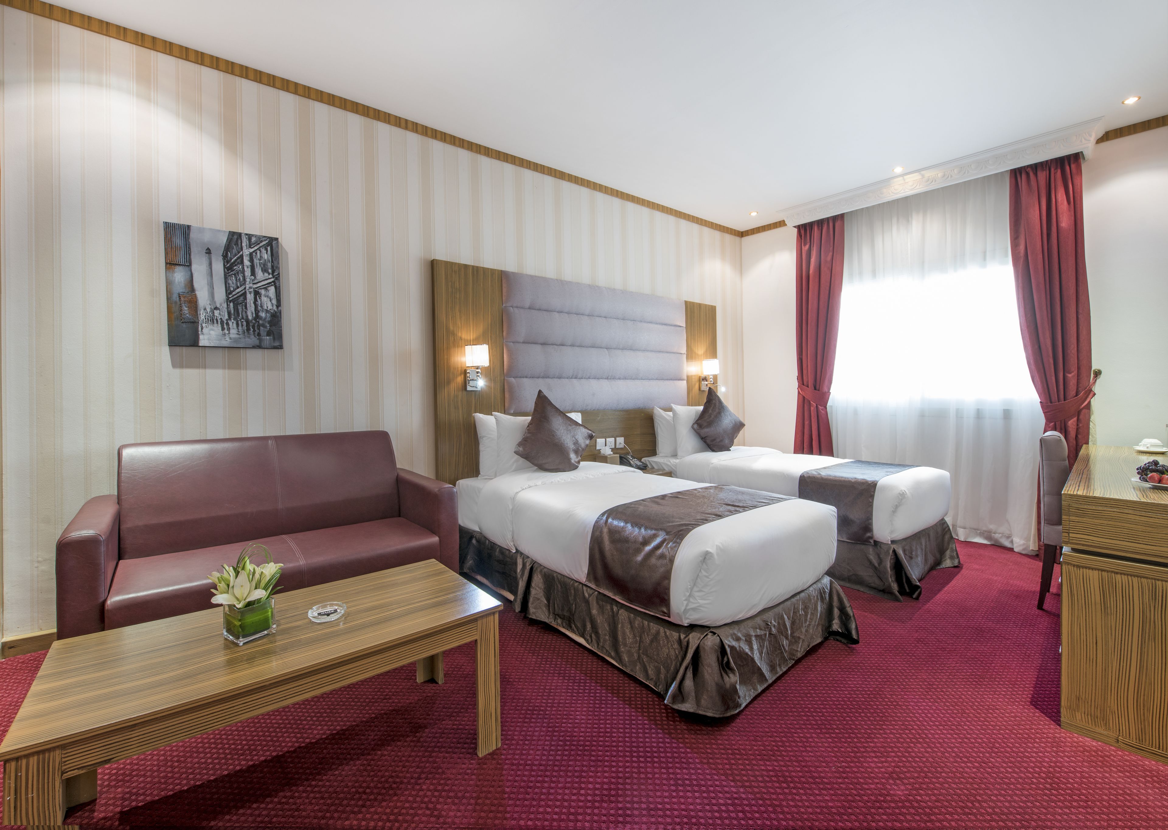 华丽客房 | 高档床上用品、迷你吧、客房内保险箱、熨斗/熨板