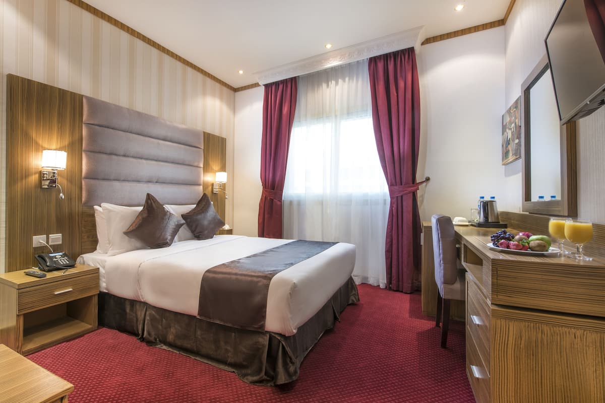 Premium bedding, minibar, in-room safe, iron/ironing board