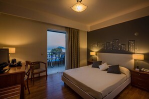 Suite Junior | Minibar, una cassaforte in camera, una scrivania, insonorizzazione