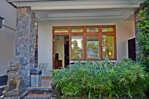 Superior Double or Twin Room, 2 Twin Beds, Balcony | In-room safe, desk, rollaway beds, free WiFi - Yulia 2 Homestay Sanur Guesthouse (Denpasar)