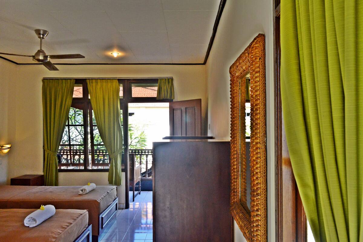 In-room safe, desk, rollaway beds, free WiFi