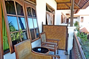 Balcony - Yulia 2 Homestay Sanur Guesthouse (Denpasar)
