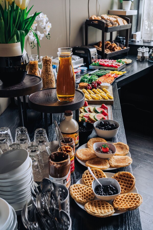 Free daily buffet breakfast - Brim hotel   (Reykjavik)