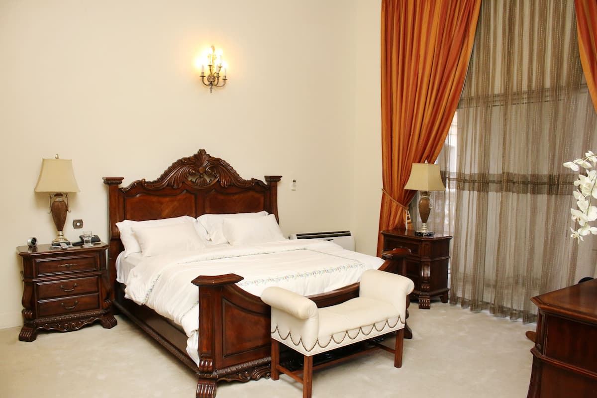 Premium bedding, in-room safe, desk, blackout curtains
