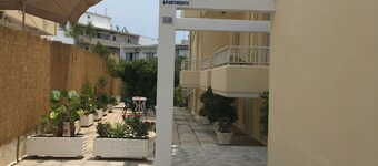 Manias Apartments