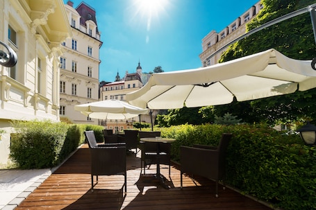 Terraza o patio. Hotel Anglický Dvůr