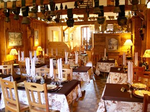 Dinner served, Regional cuisine - Hôtel de la Chaussée (Briançon)