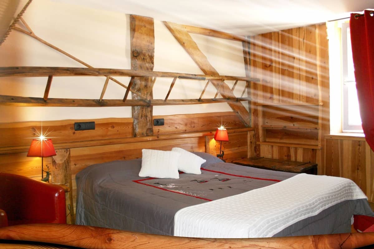 Comfort tweepersoonskamer | Een bureau, geluiddichte muren, gratis wifi, beddengoed