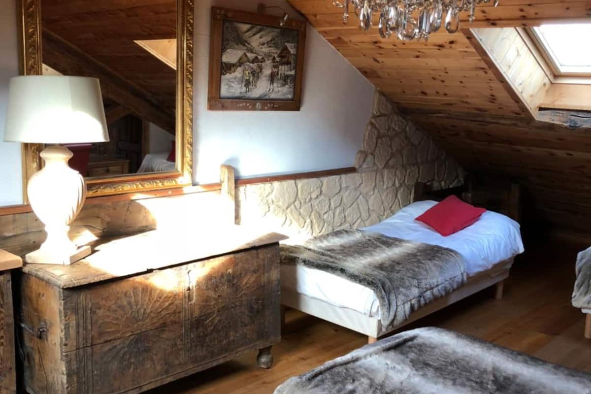 1 bedroom, desk, soundproofing, free wifi