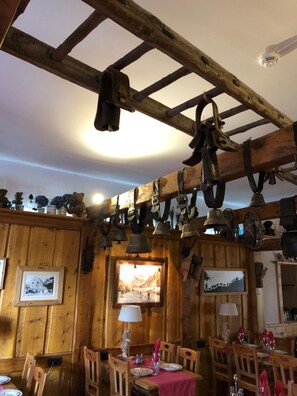 Dinner served, Regional cuisine - Hôtel de la Chaussée (Briançon)