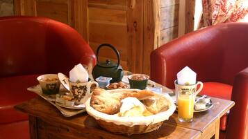 Daily buffet breakfast (EUR 15.00 per person)