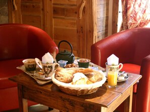 Daily buffet breakfast (EUR 15.00 per person)