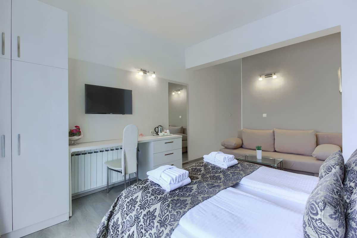 Comfort tweepersoonskamer, balkon, uitzicht op zee | 1 slaapkamer, een kluis op de kamer, verduisterende gordijnen