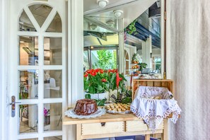 Petit déjeuner composé de spécialités régionales compris tous les jours