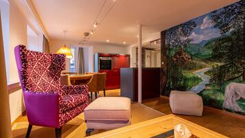 Design Apartment, 2 Bedrooms, Non Smoking, Kitchen | Living area