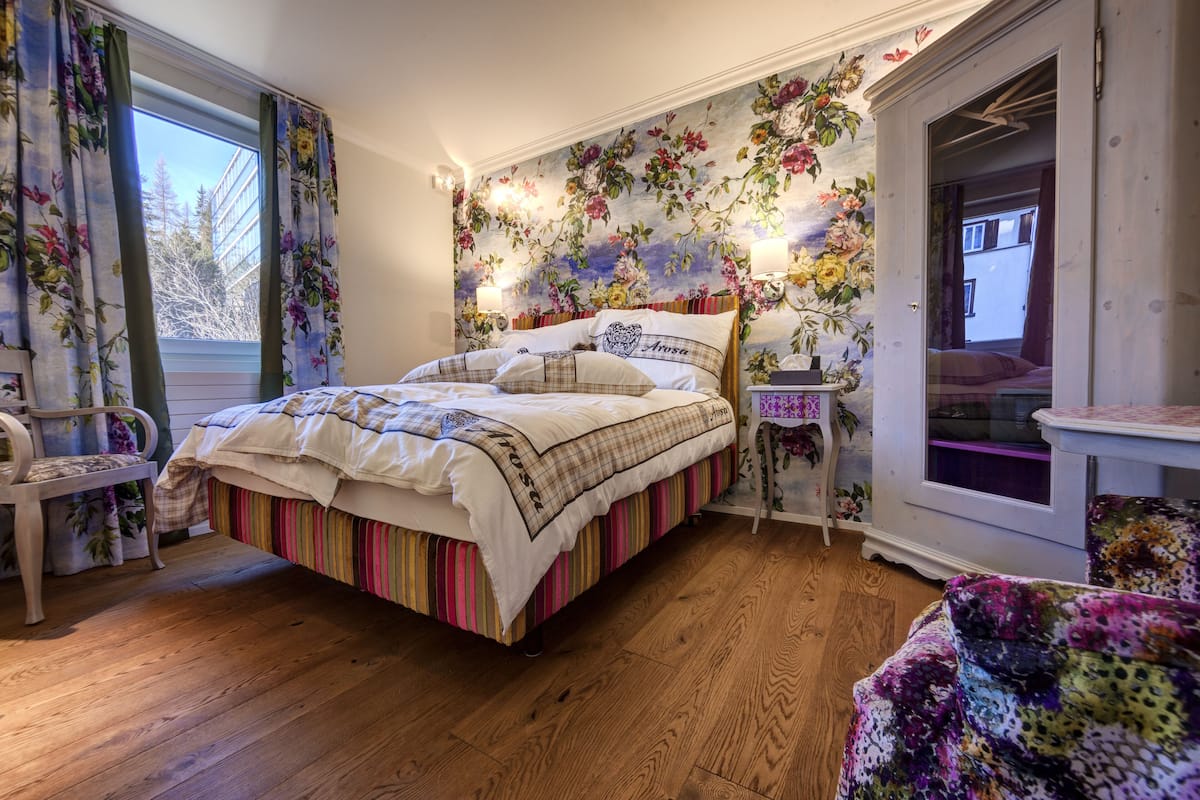 Doppia Standard | Una cassaforte in camera, con stile personalizzato