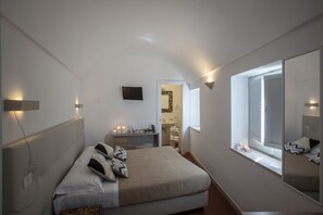 Zimmer (matrimoniale/queen) | 1 Schlafzimmer, Minibar, Schreibtisch, Verdunkelungsvorhänge