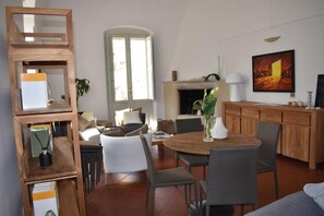 21-Zoll-Flachbildfernseher mit Digitalempfang, Fernseher