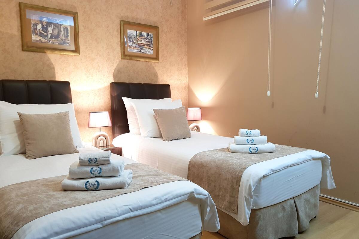 Basic Twin Room, Non Smoking, No Windows | Egyptian cotton sheets, premium bedding, down duvets, pillow-top beds