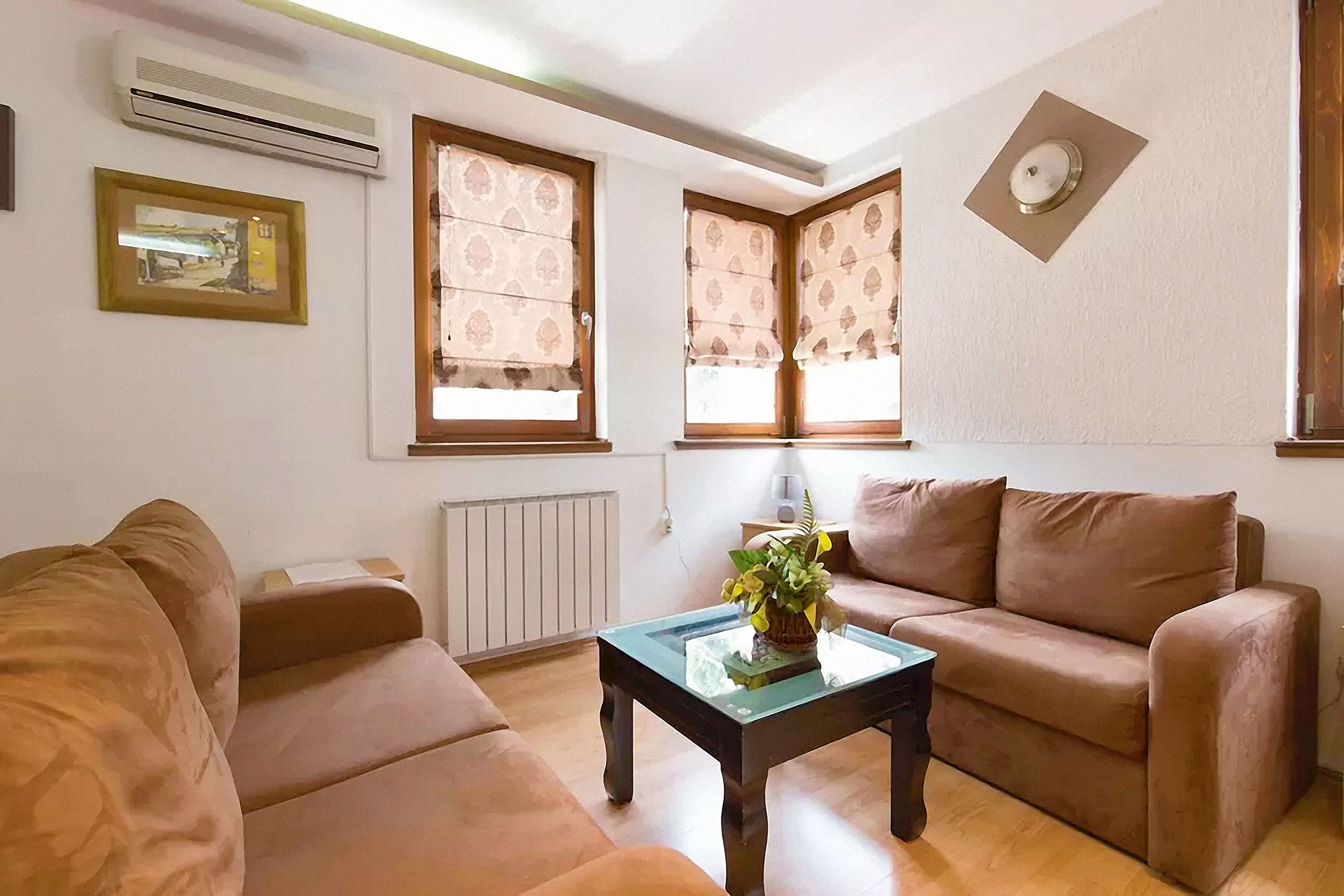 deluxe quadruple room, non smoking, private bathroom | egyptian cotton sheets, premium bedding, down duvets, pillow-top beds