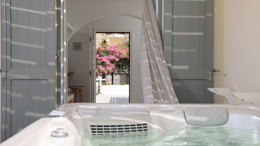 Proteas Hotel & Suites