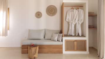 Junior Studio Suite, Sea View | Living area