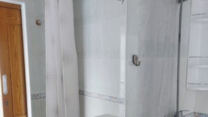 Standard Double or Twin Room, 1 Bedroom | Bathroom